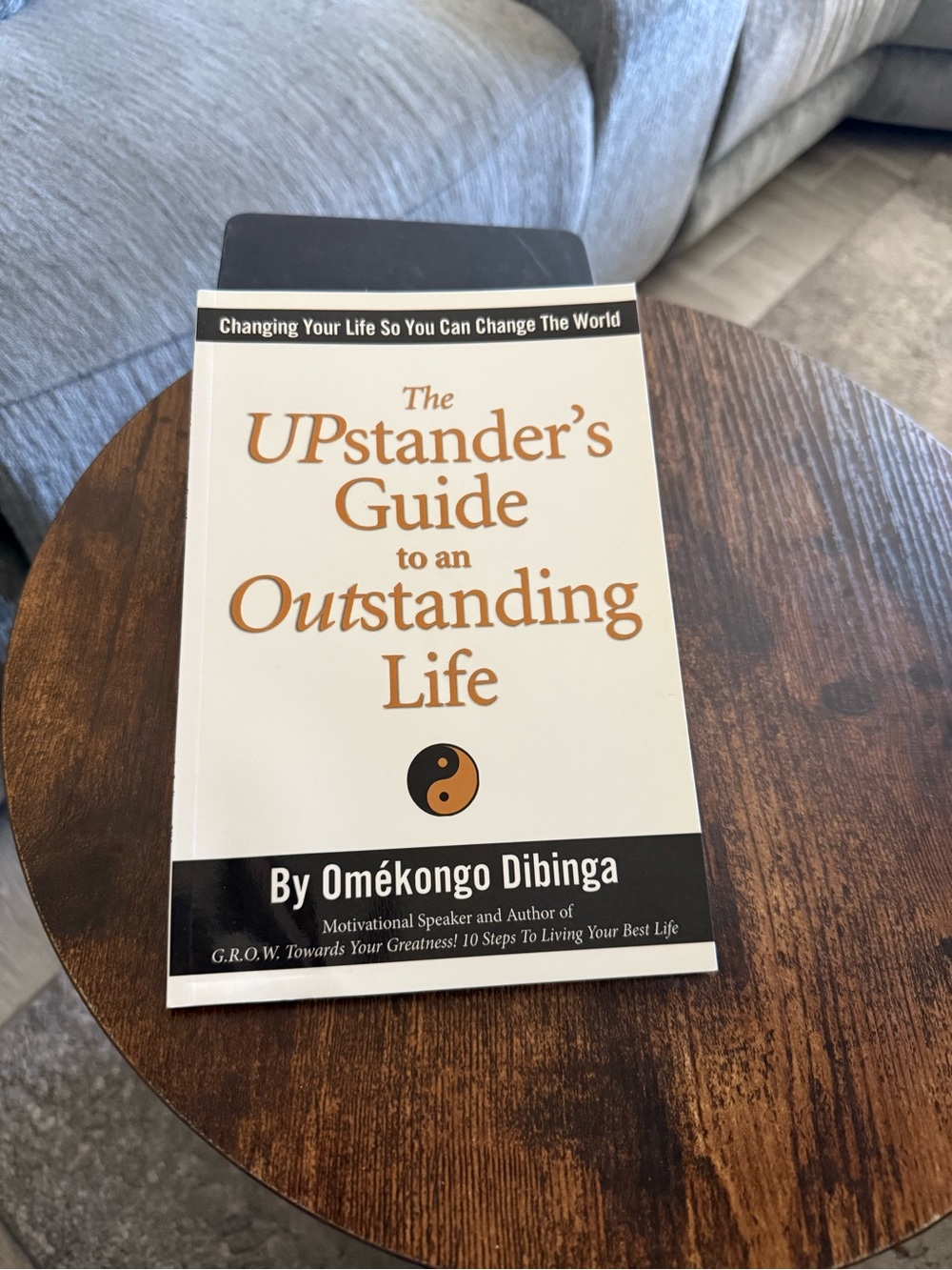 The UPstander's Guide to an Outstanding Life - Omekongo Dibinga